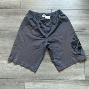 LL31 Nike athletic basketball shorts